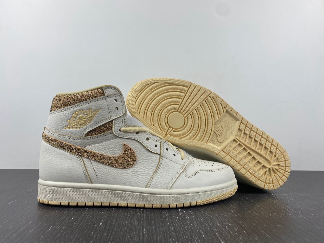 Air Jordan 1 High OG ??Vibrations of Naija FD8631-100